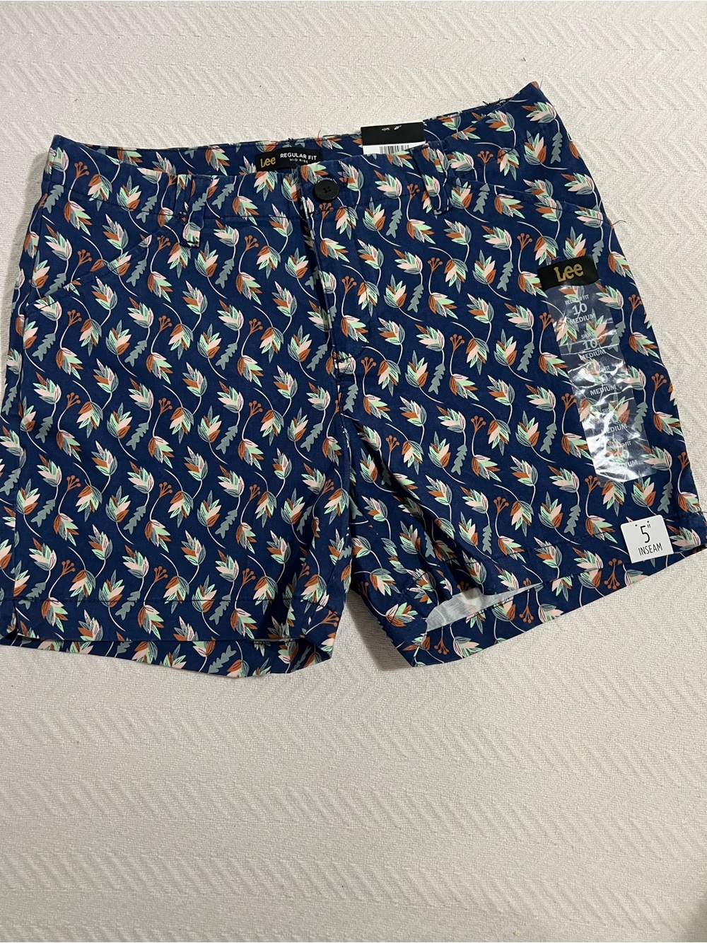 Lee women’s  Navy Tropical Leaf  Shorts size 10
